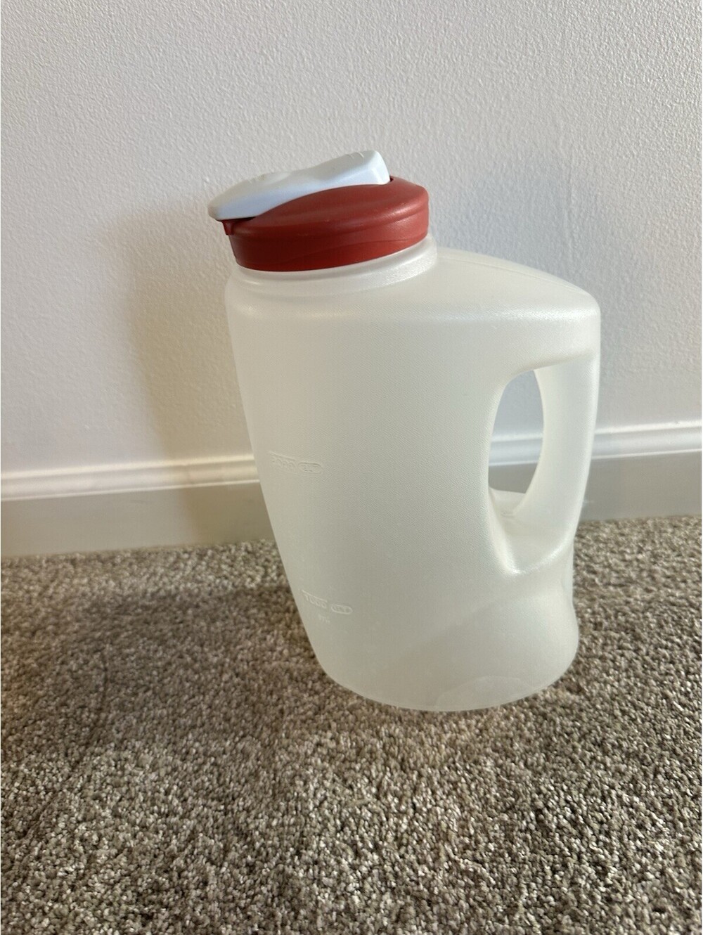 Rubbermaid MixerMate 1-Gallon Pitcher Red Top / White Spout USA Made